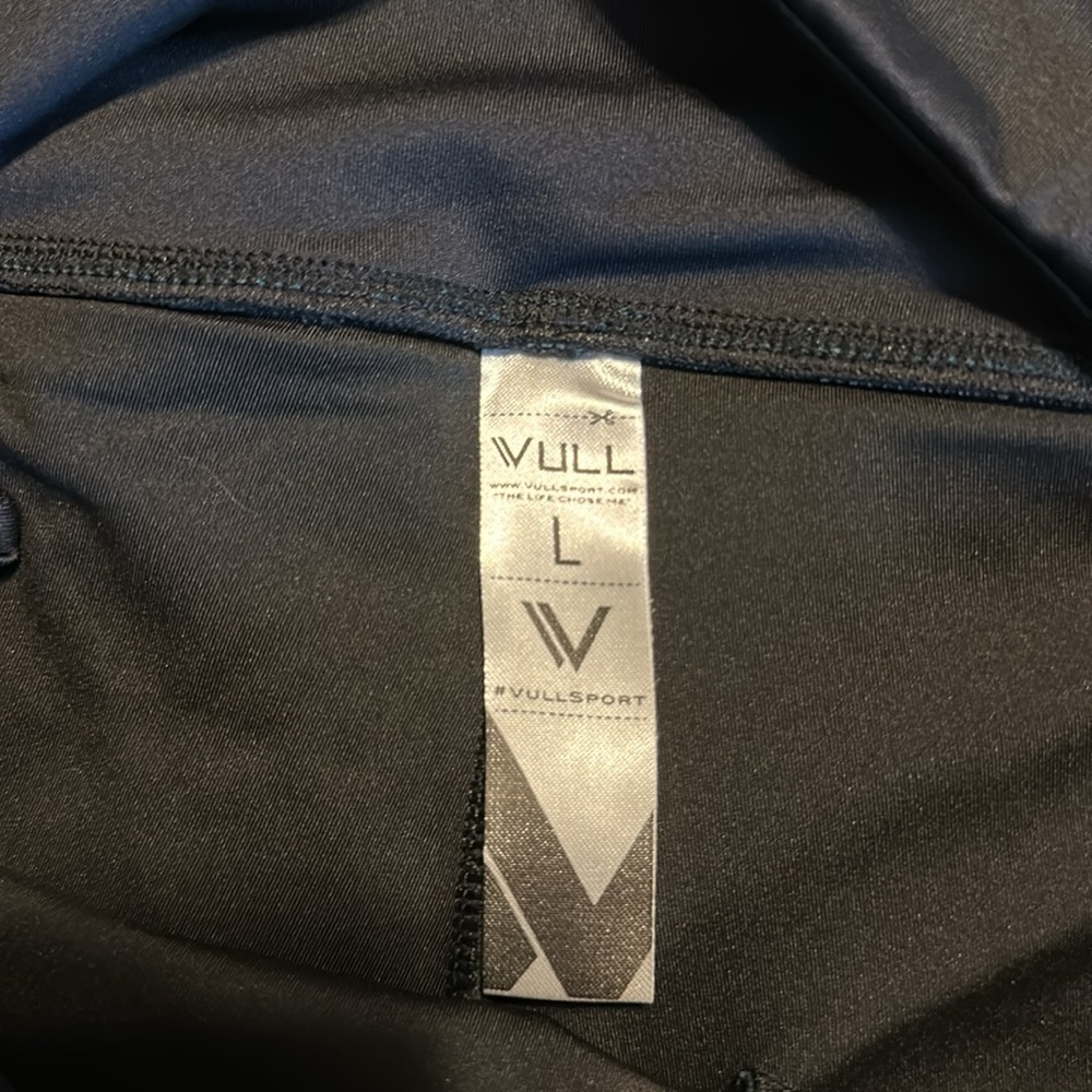 VULL Sport HIGH WAISTED SCRUNCHED
SHORTS  L - Picture 4 of 7